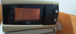 Microondas DeLonghi 900W