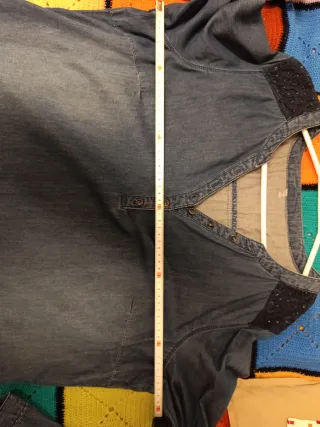 Vestido vaquero con detalles