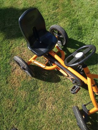 Coche a pedales Berg