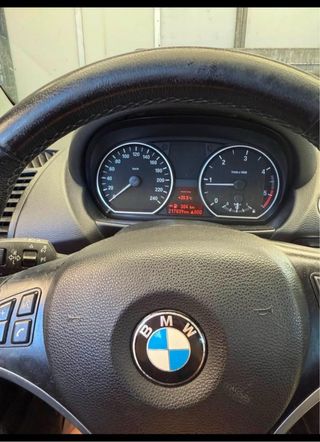 BMW 118d 143cv | Pantalla • Etiqueta B • Revisado