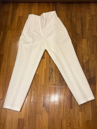 Traje Zara blanco, cada parte va de 15€
