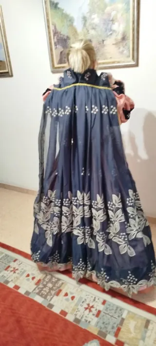 Traje de cristiana mujer y niña