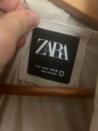 Chaqueta acolchada Zara beige