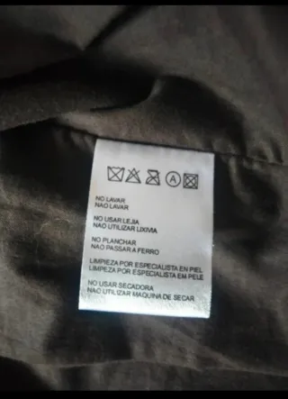 Cazadora marrón oscura de piel de Emidio Tucci.