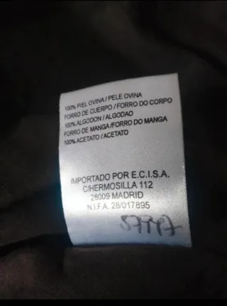 Cazadora marrón oscura de piel de Emidio Tucci.