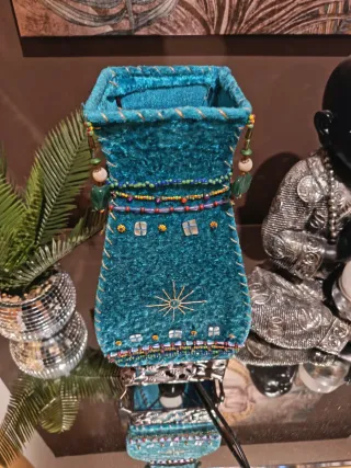Lámpara terciopelo azul estilo Ibizenco. De diseño