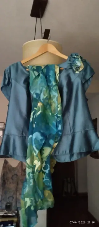 Traje de fiesta con volantes