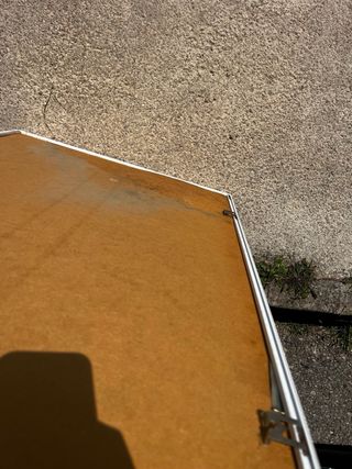 Specchio da bagno con cornice metallica decorativa