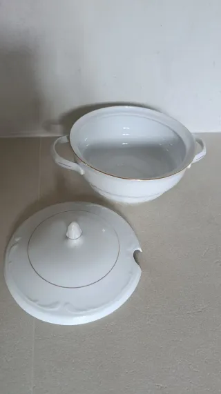 Sopera porcelana blanca detalles dorados Włocławek
