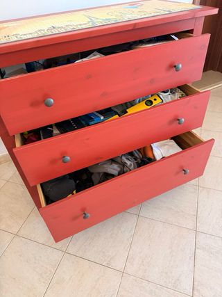 Cassettiera IKEA Hamnes rossa