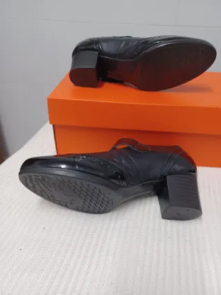 Merceditas Pitillos Tacón Negro Charol y Piel