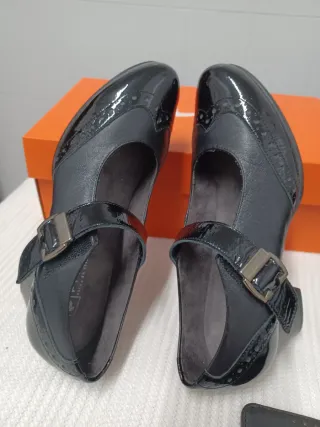 Merceditas Pitillos Tacón Negro Charol y Piel