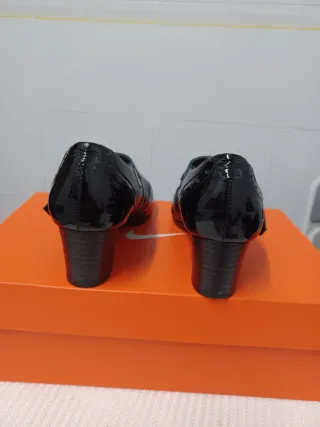 Merceditas Pitillos Tacón Negro Charol y Piel
