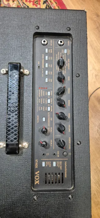 Amplificador Vox Valvetronix VT40X + Footswitch