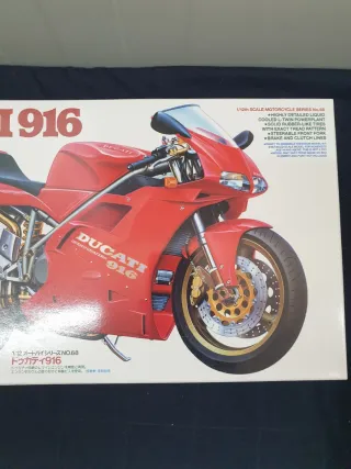 Maqueta Tamiya Ducati 916 Moto Escala 1/12