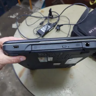 Portátil Acer con bolso