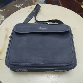 Portátil Acer con bolso