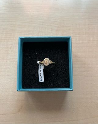 Anillo acabado en Oro Amarillo con Circonitas