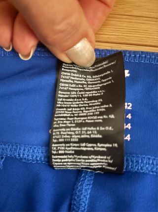 Malla deportiva azul con detalles