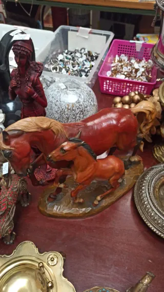 Se vende Figura de madera de caballos 80€