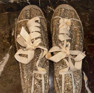 Alpargatas con purpurina dorada y plateada