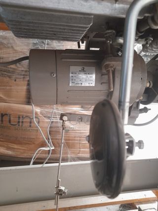 Máquina de coser JUKI MH-382 dos agujas