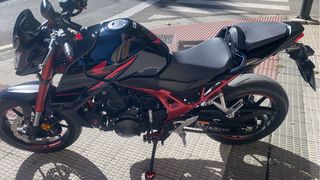 Honda CB 750 Negra y Roja.