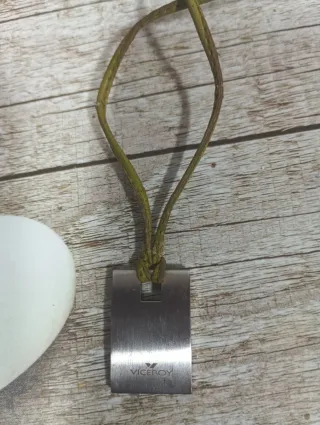 Collar mujer plata y verde viceroy No tiene caja