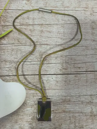 Collar mujer plata y verde viceroy No tiene caja