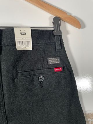 Pantalón chino negro Levi’s Standard NUEVO