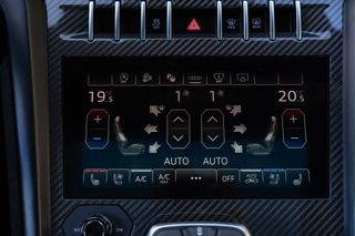 LAMBORGHINI URUS PERFORMANTE 666 CV