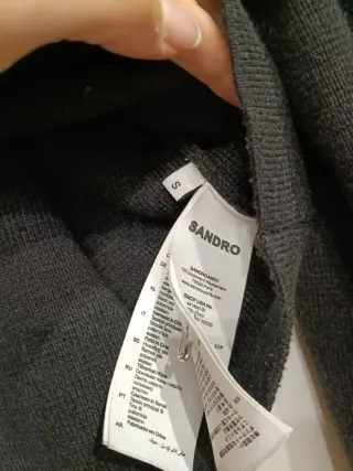 Chaqueta Sandro Negra con Botones Dorados