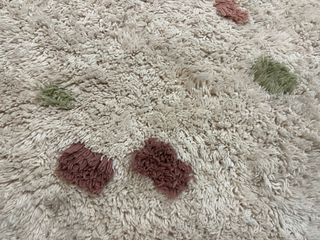 Alfombra infantil con puntos de colores 135x90