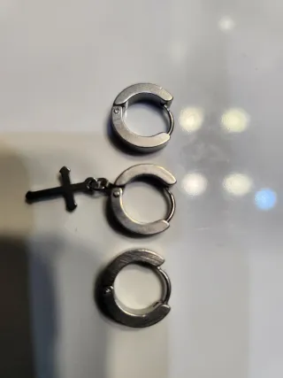 Pendientes aro con cruz plateados