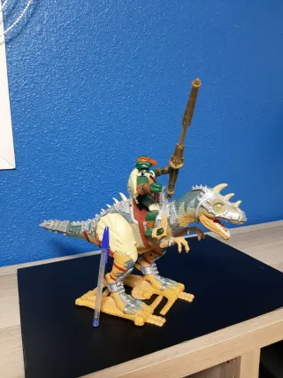 Figura Tortugas Ninja con dinosaurio Rex