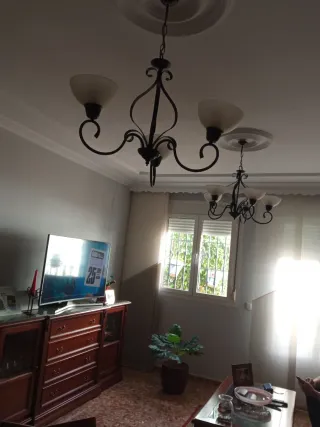 Lámpara de salón negra y blanca