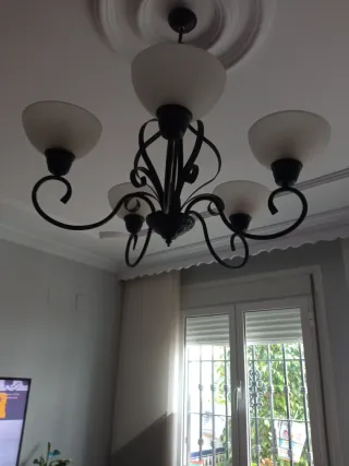 Lámpara de salón negra y blanca