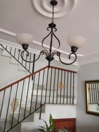 Lámpara de salón negra y blanca