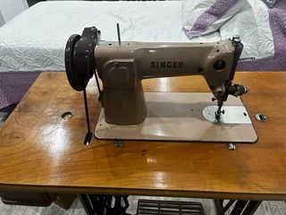 Máquina de coser Singer antigua