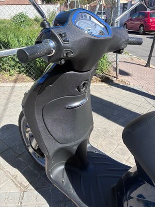 Piaggio Liberty 125 Scooter