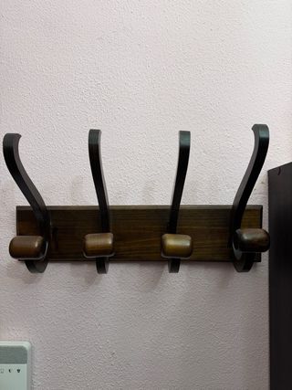 Colgador de madera rústico