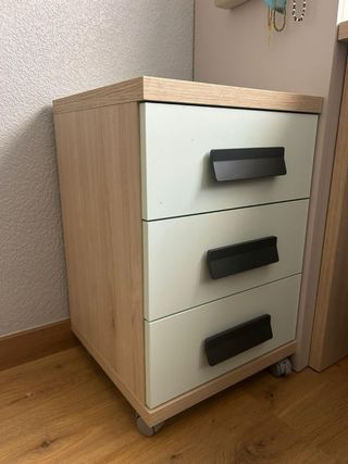 Muebles de habitación: cama y armario