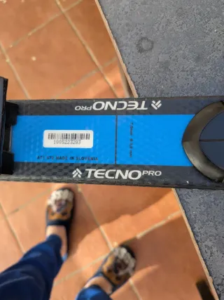 Esquís infantiles y casco...