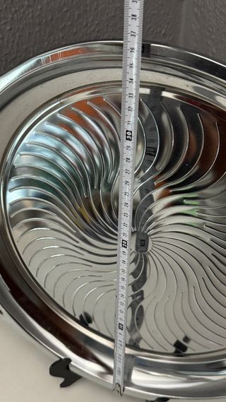 Bandeja grande metálica plateada con asas