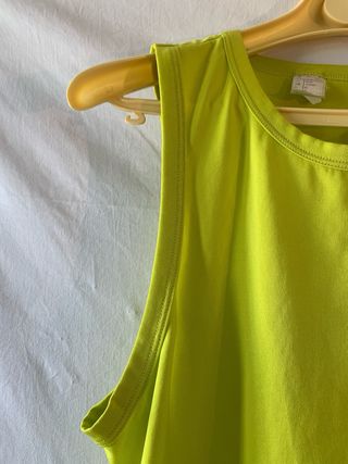 Set donna M: canotta fluo e shorts grigi