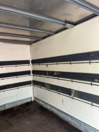 2019 135000km Iveco 3500 caja plataforma trampilla