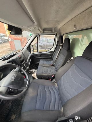2019 135000km Iveco 3500 caja plataforma trampilla
