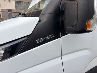 2019 135000km Iveco 3500 caja plataforma trampilla