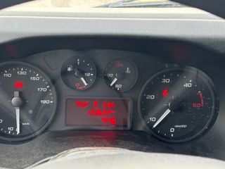 2019 135000km Iveco 3500 caja plataforma trampilla