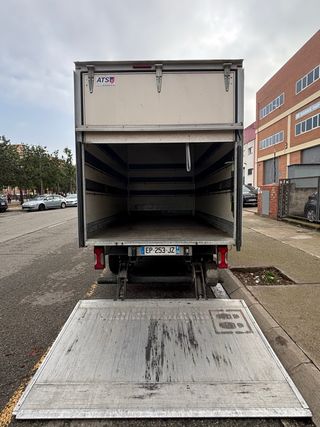 2019 135000km Iveco 3500 caja plataforma trampilla